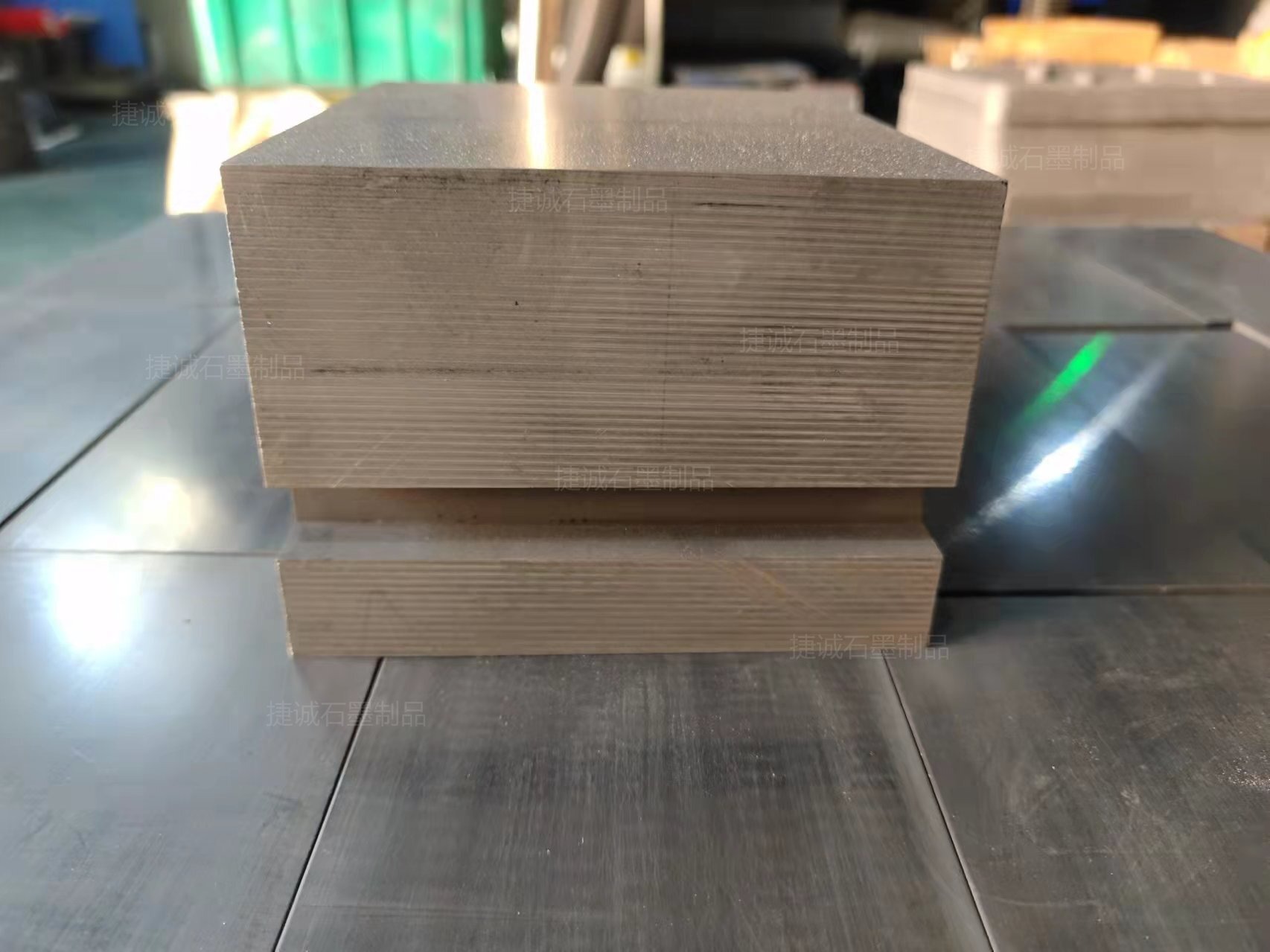 多層鋁箔覆鎳抗氧化石墨塊，軟連接石墨塊，焊接成型石墨電極，軟連接石墨電極，銅排軟連接電極塊，軟連接石墨塊生產(chǎn)廠家